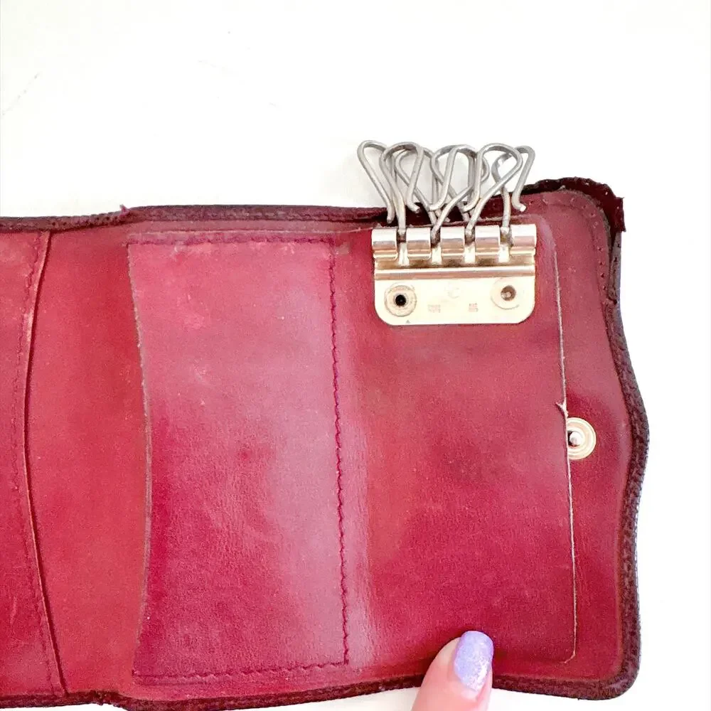 VINTAGE GUCCI BURGUNDY LIZARD EMBOSSED LEATHER KEY CASE